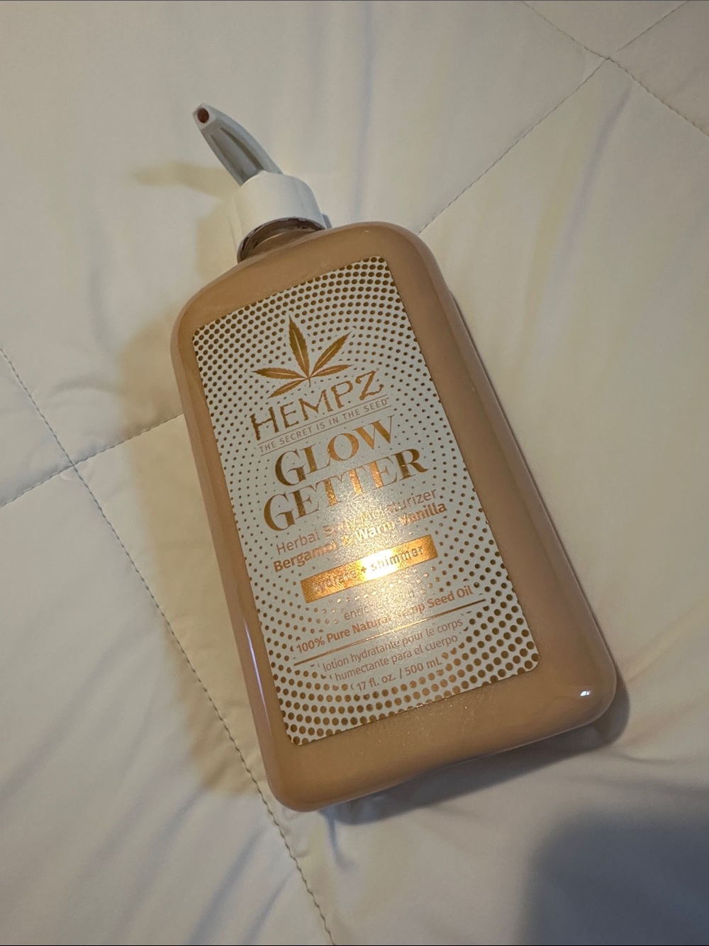 Hempz Glow Getter Shimmering Body Moisturizer - tan & white